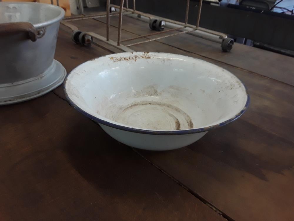 PLAT ÉMAILLÉ