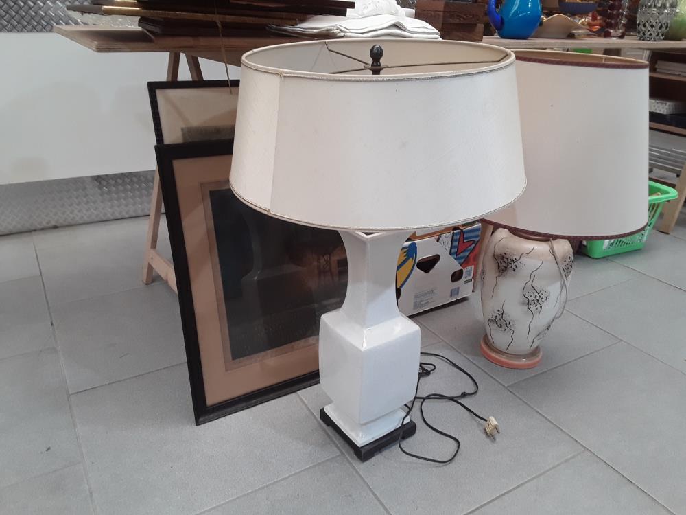 LAMPE EN FAÏENCE BLANCHE 