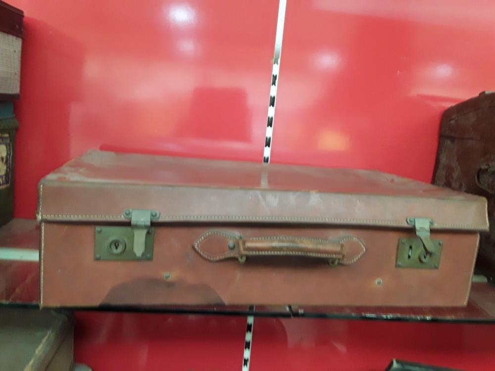 VALISE EN CUIR VINTAGE 