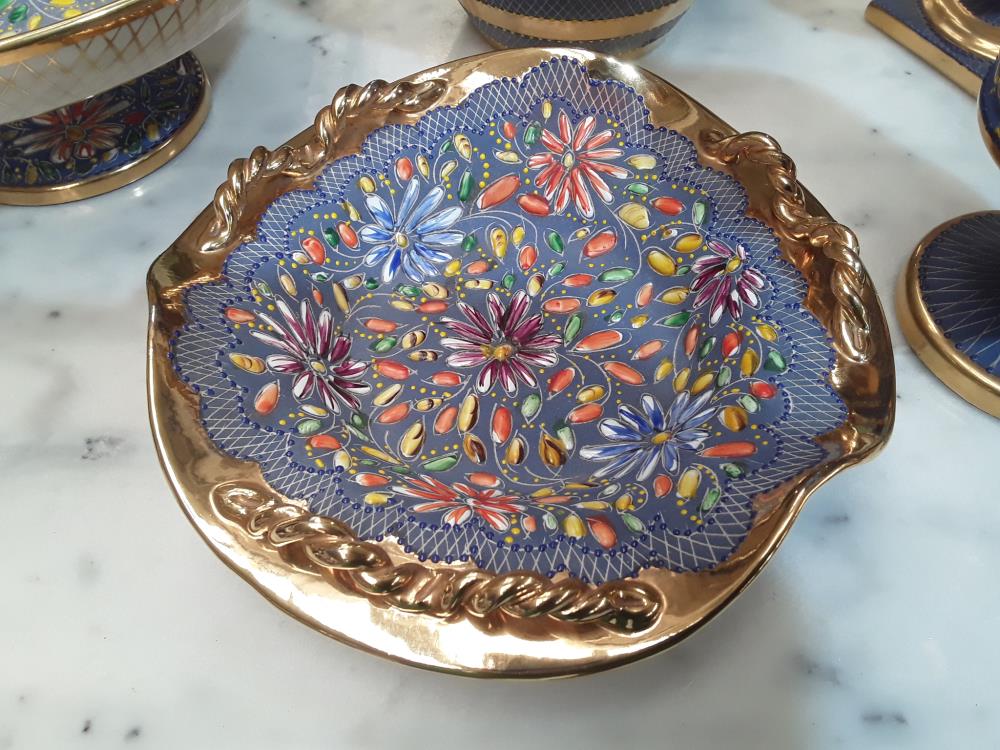 PLAT H BECQUET QUAREGNON DECOR FLEURI FAIENCE ÉMAILLÉE 1956