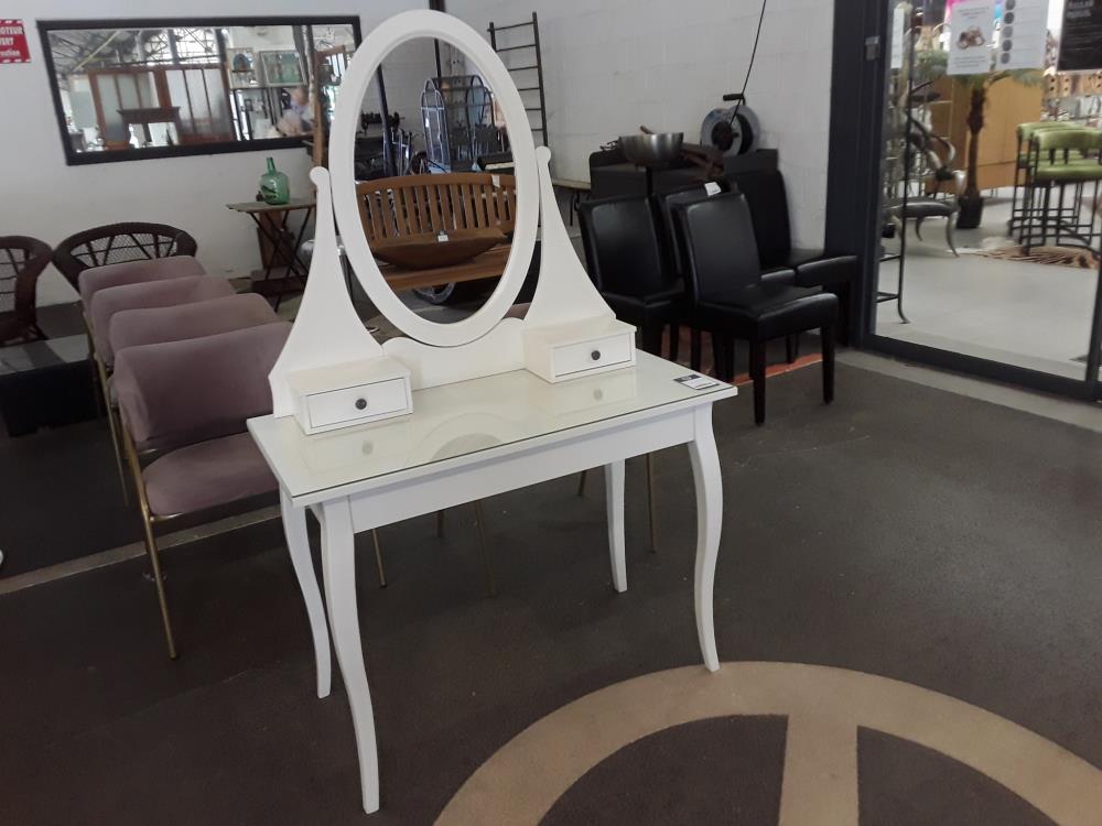 COIFFEUSE  BLANCHE MODERNE