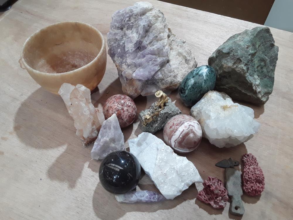 COLLECTION DE MINEREAUX + PIERRES POLIES