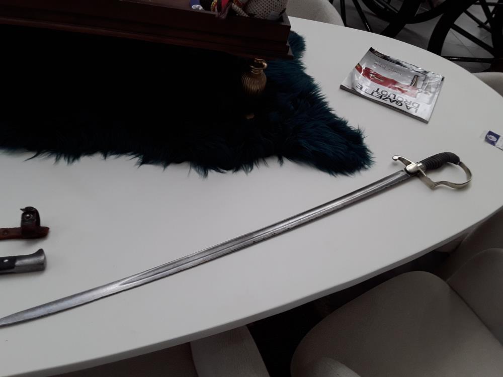 SABRE OFFICIER PRUSSIEN WWI AVEC DEVISE SUR LA GARDE