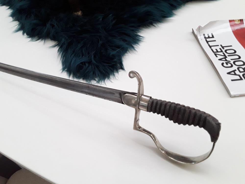 SABRE OFFICIER PRUSSIEN WWI AVEC DEVISE SUR LA GARDE