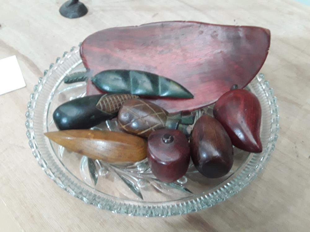 PLAT A FRUITS AVEC FRUITS EN BOIS 