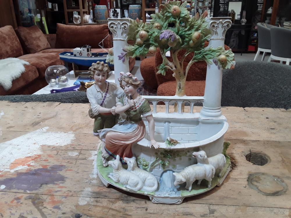VASQUE ROMANTIQUE PORCELAINE TENDRE 