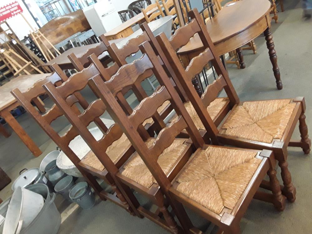 SERIE DE 6 CHAISES EN CHENE MASSIF 
