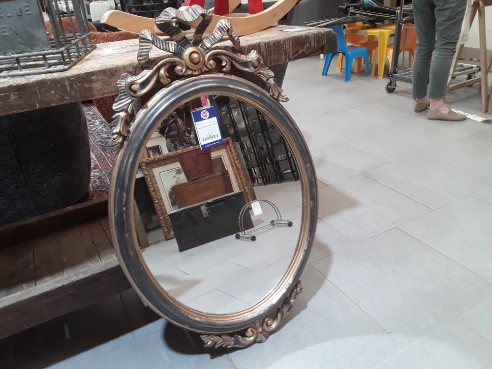 MIROIR DORÉ EN BOIS À RUBAN