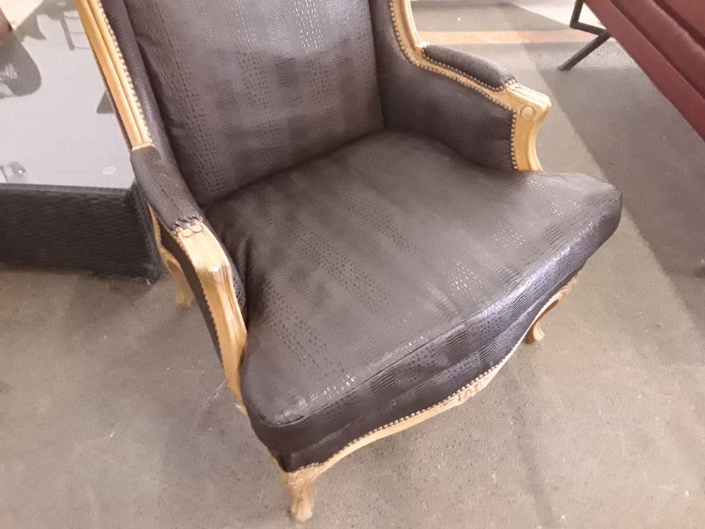 FAUTEUIL DE ST LOUIS XV CROCODILE 