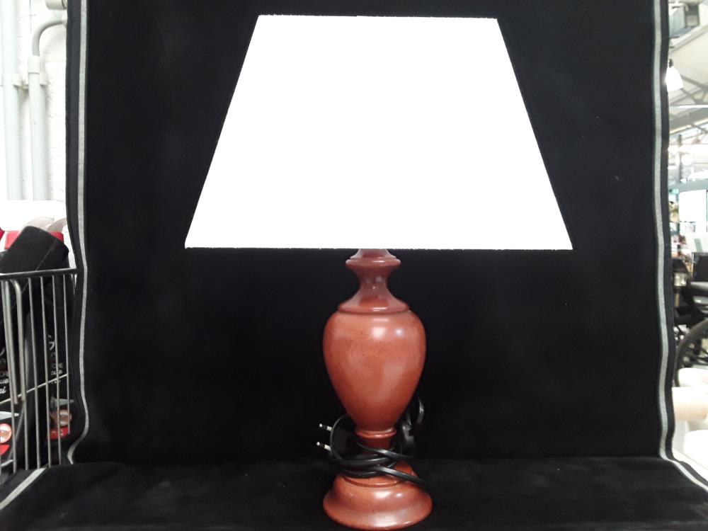 LAMPE DE CHEVET CORPS EN BOIS 