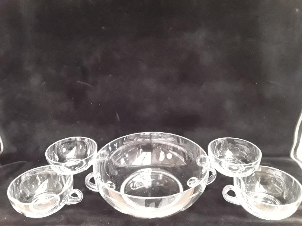 COUPE EN CRISTAL AVEC COUPES 