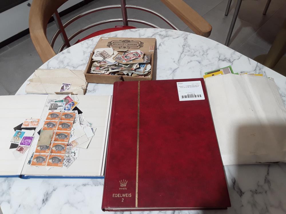 ALBUM + TIMBRES EN BOITE + FUILLETS DE RANGEMENT