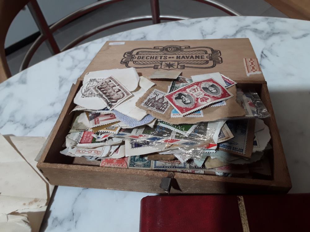 ALBUM + TIMBRES EN BOITE + FUILLETS DE RANGEMENT