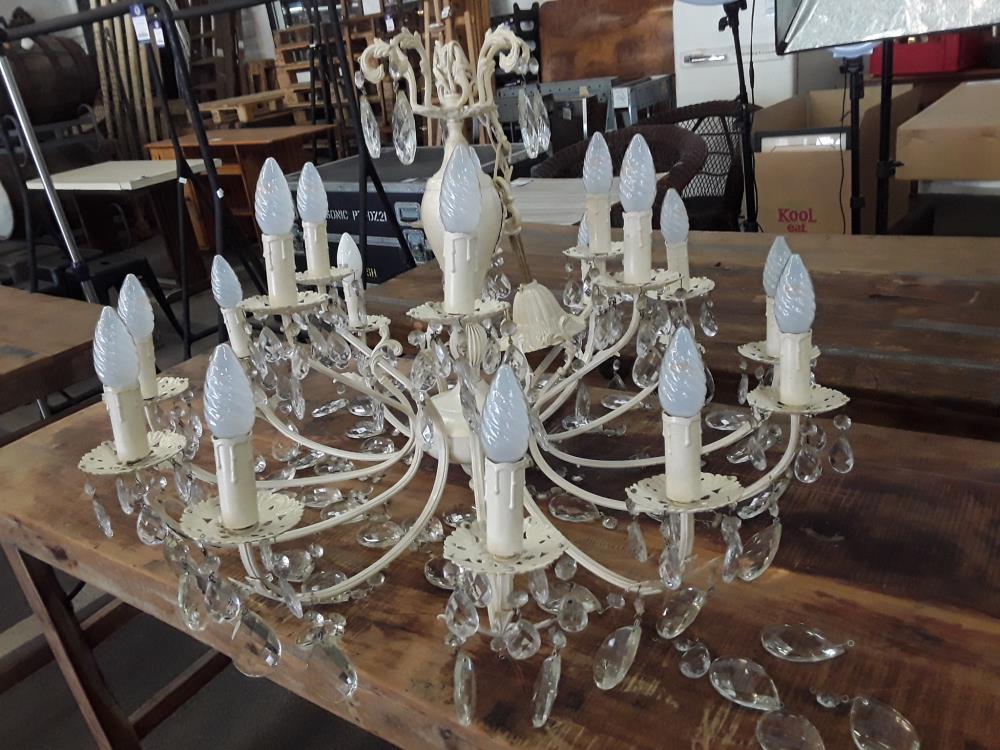 LUSTRE À BRELOQUES 