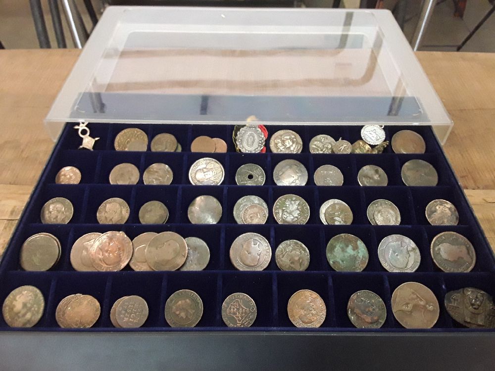COLLECTION DE PIECES DIVERS AVEC COFFRET 