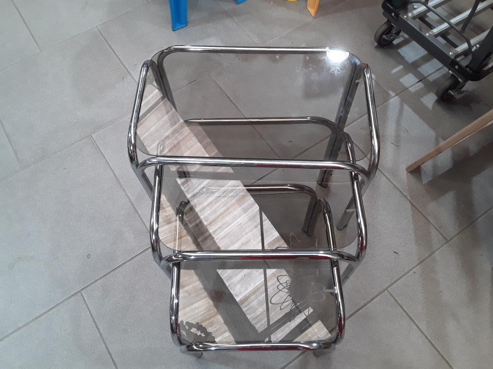 SÉRIE 3 TABLES GIGOGNE INOX ET  VERRE FUMÉ ANNÉE 70