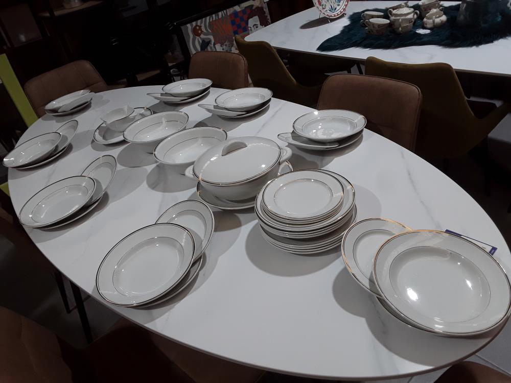 SERVICE EN PORCELAINE BLANC ET OR  LUNEVILLE 