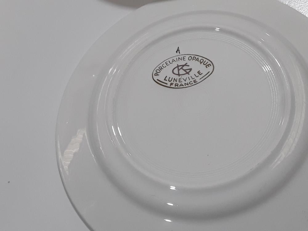 SERVICE EN PORCELAINE BLANC ET OR  LUNEVILLE 