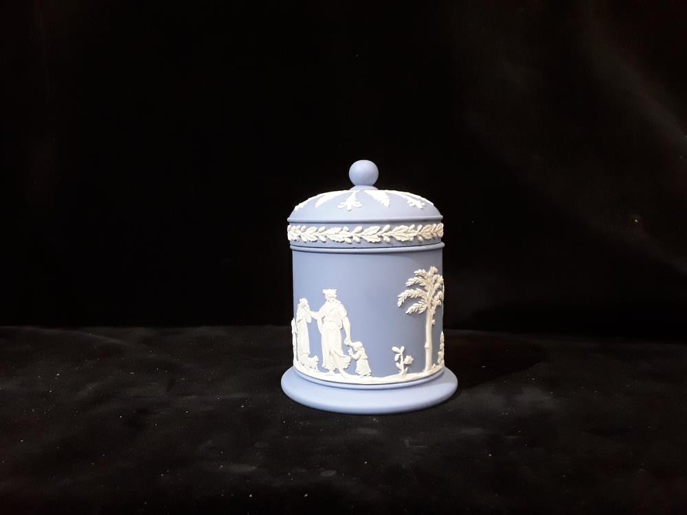 BOITE WEDWOOD RONDE AVEC COUVERCLE 