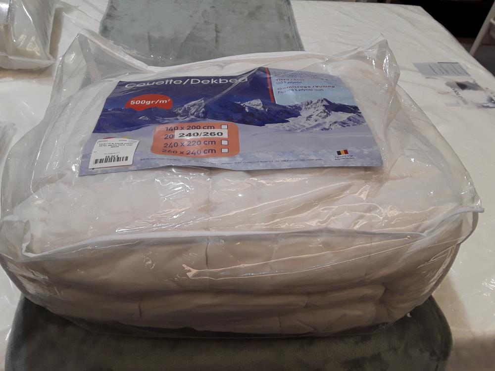 COUETTE BLANCHE GRAND HOTEL 260/220 POUR 1M60 650GR