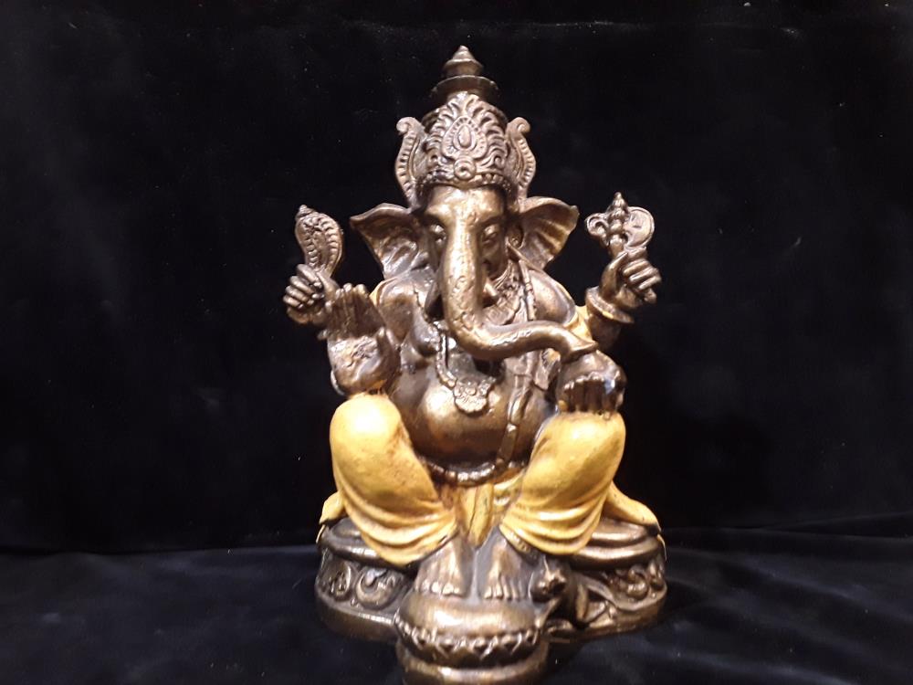 GANESH SUR SOCLE EN BOIS