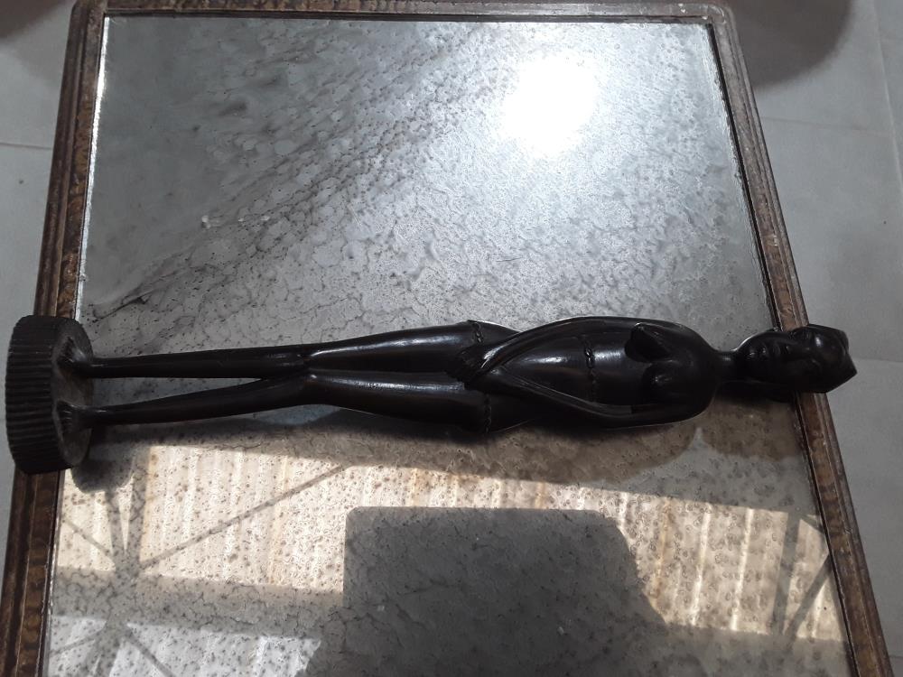 SCULPTURE FEMME EN EBEN 