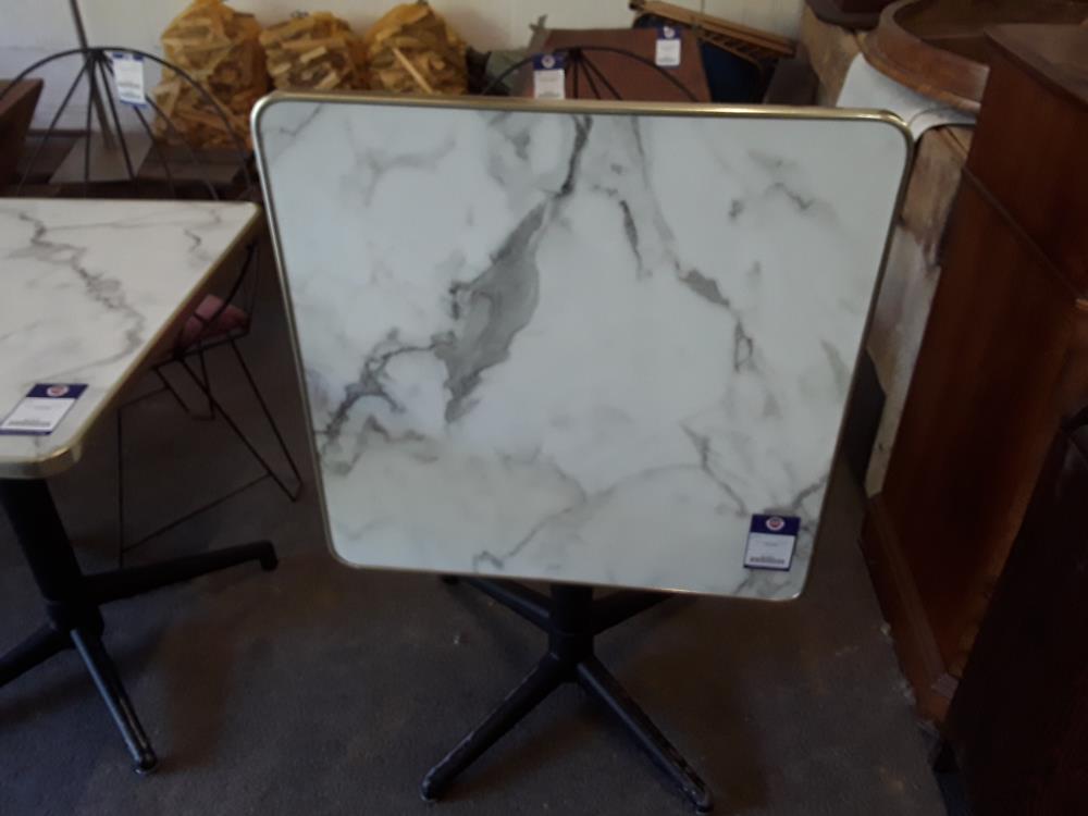 TABLE CARREE PLIANTE TERRASSE