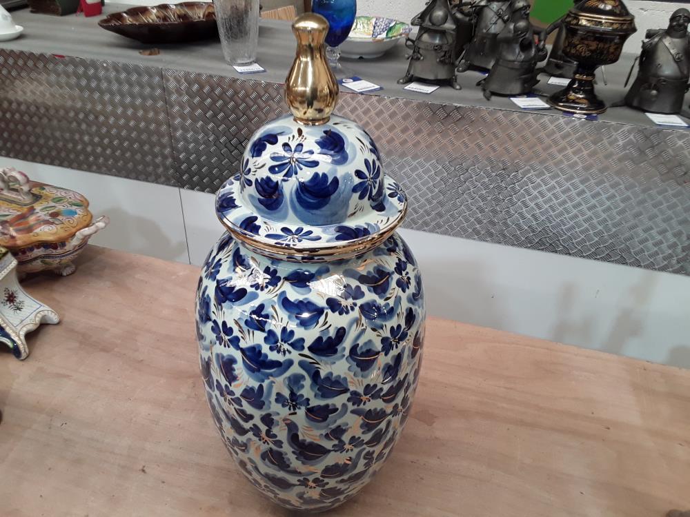 VASE AVEC COUVERCLE EN BEQUET BLEU 