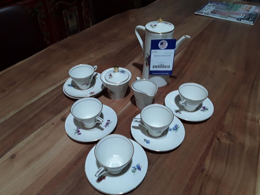 SERVICE A CAFÉ BAVARIA 