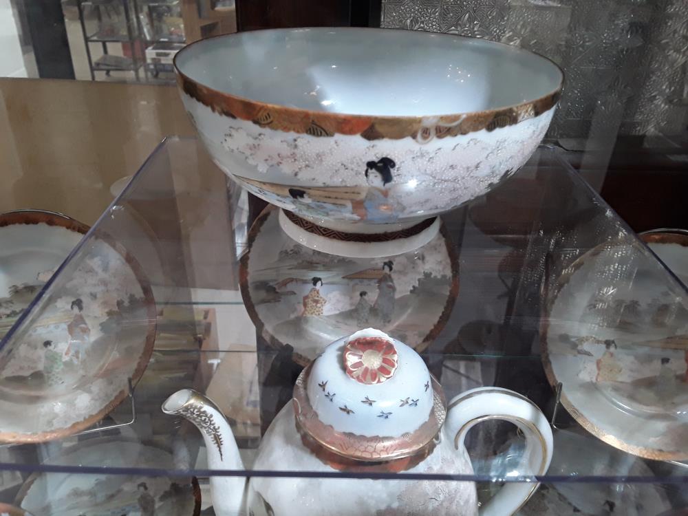 PORCELAINE JAPONAISE COQUILLE D'OEUF DE STYLE KUTANI ÉPOQUE MEIJI