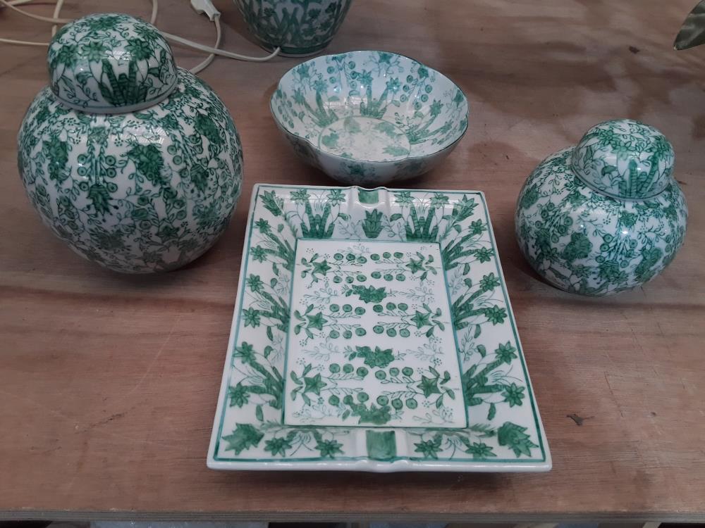 ENSEMBLE DE 4 PIECES EN PORCELAINE DECO 