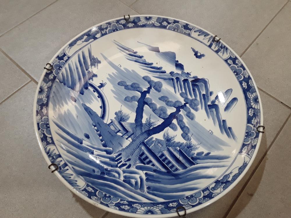 PLAT JAPONAIS BLANC ET BLEU ARITA PERIODE EDO 19ÈME