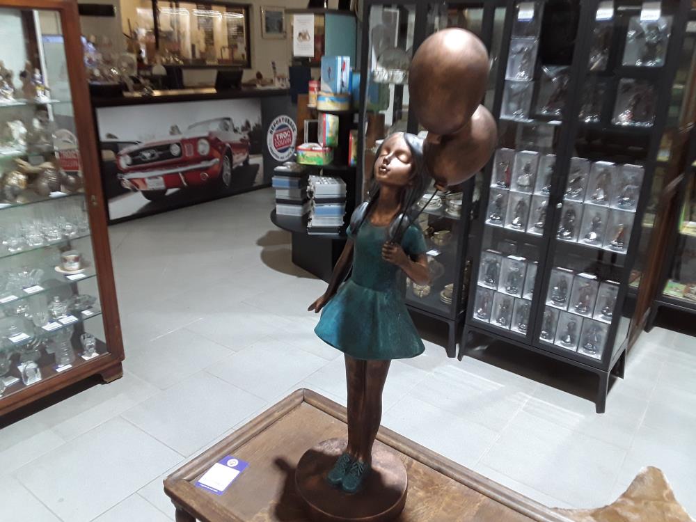 SCULPTURE DECO LA FILLE AUX BALLONS