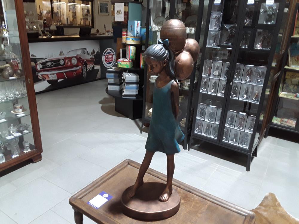 SCULPTURE MODERNE FILLE AUX BALLONS 