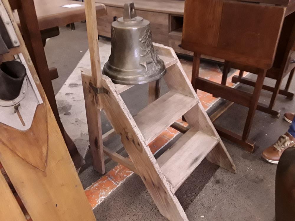 ESCABELLE EN BOIS DECO 