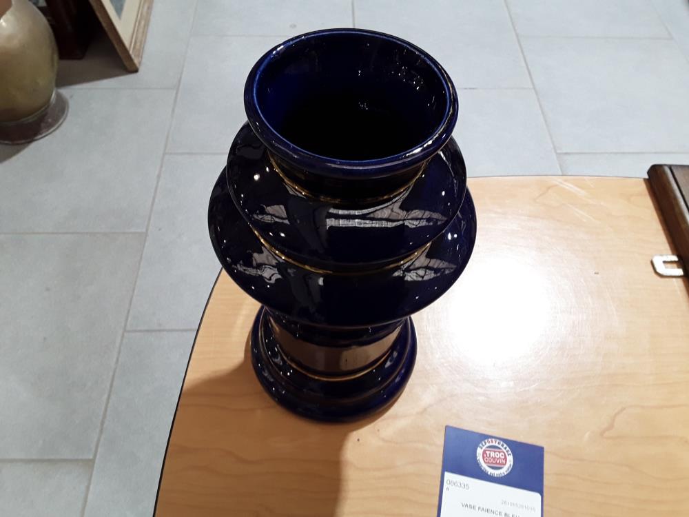 VASE FAIENCE BLEU