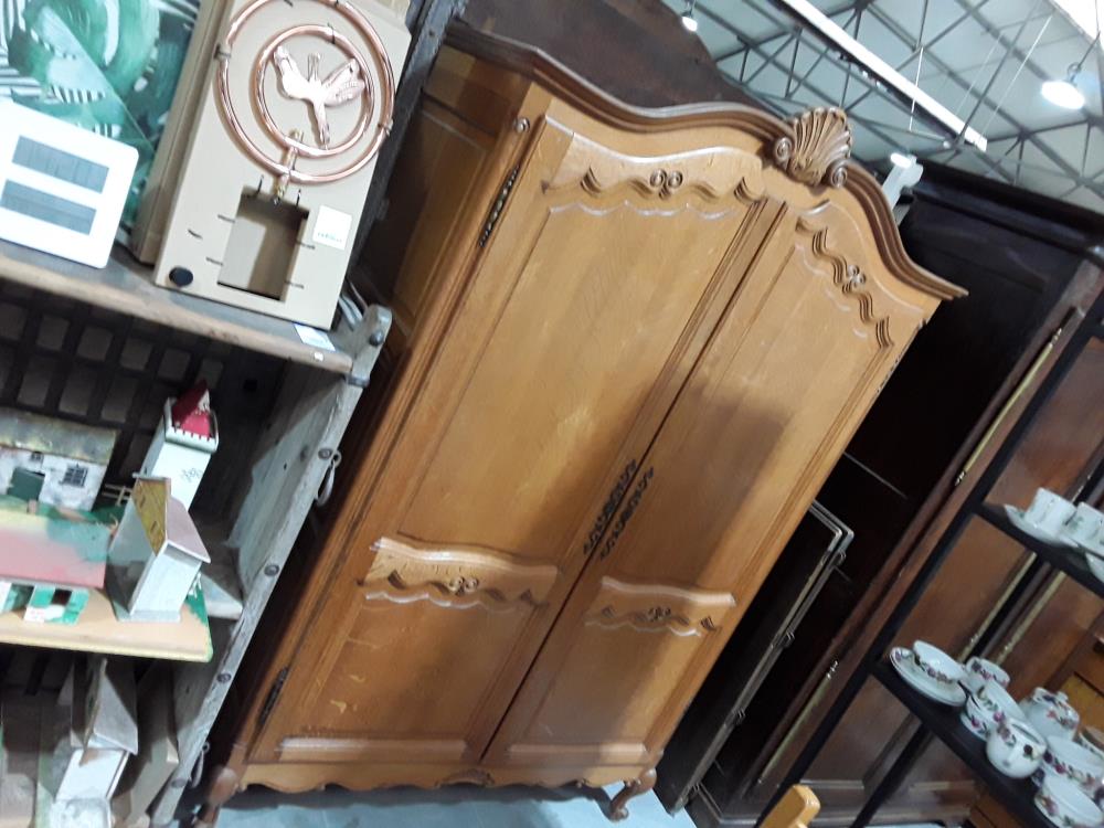 ARMOIRE PENDERIE EN CHENE MASSIF DE ST LOUIS XV