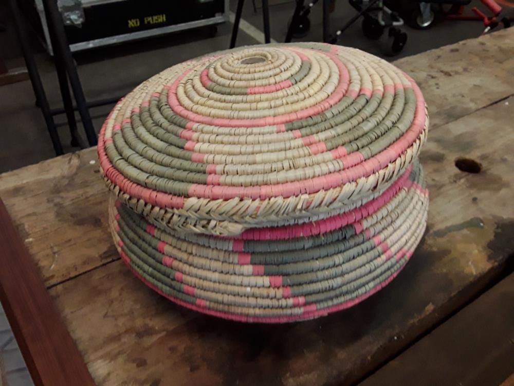 PANIER AVEC COUVERCLE 