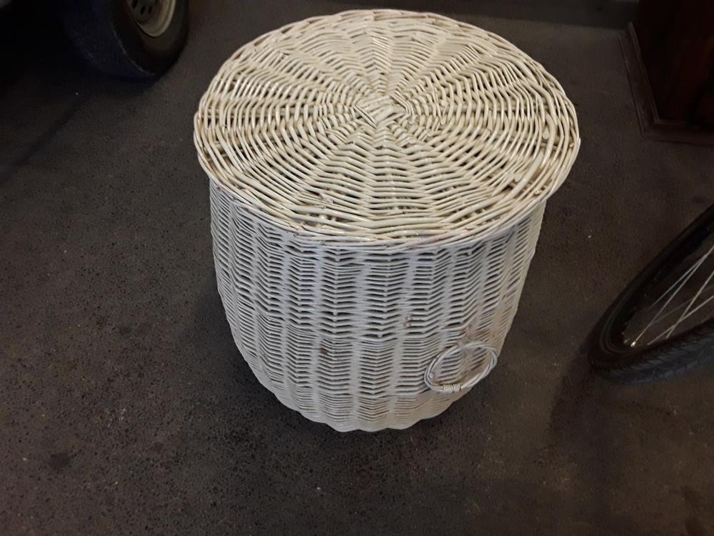 PANIER À LINGE BLAN 