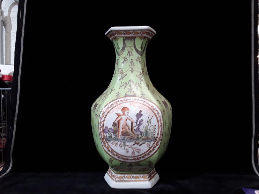 VASE EN PORCELAINE ANGELOT
