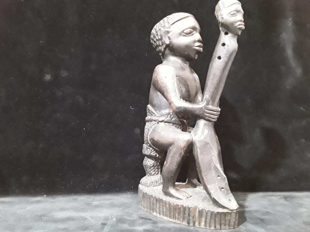 SCULPTURE MUSICIEN AFRICAIN EBENE