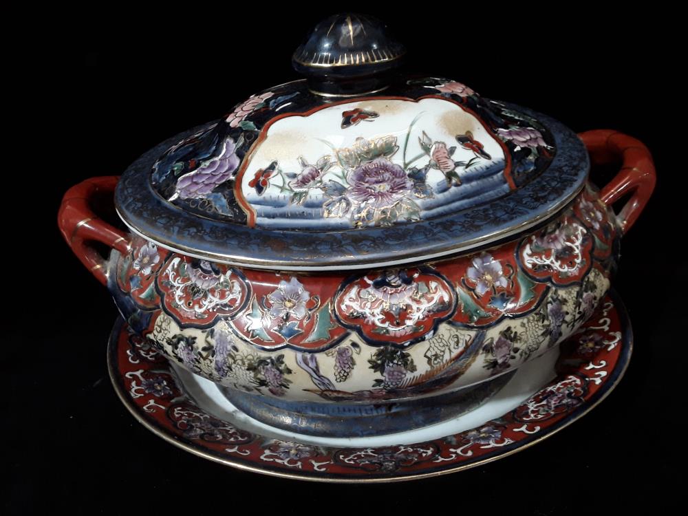 SOUPIÈRE EN PORCELAINE