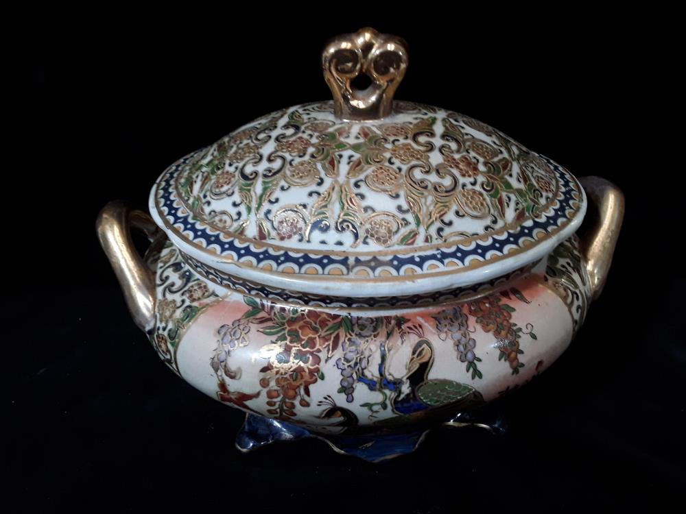 SOUPIÈRE EN PORCELAINE