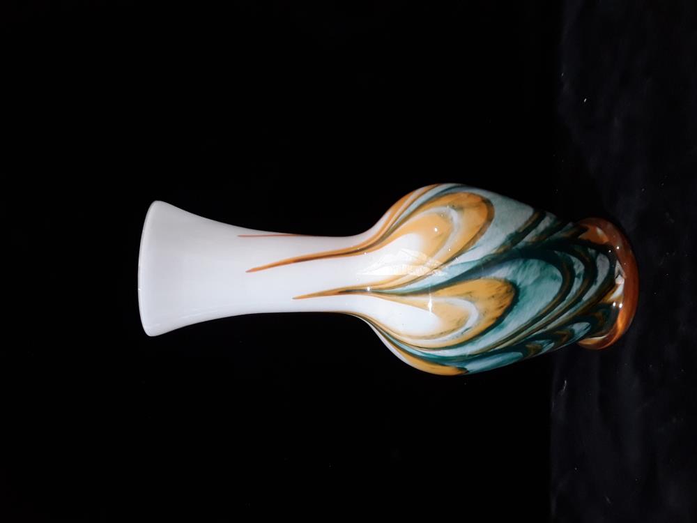 VASE ANNÉE 60 OPALINE