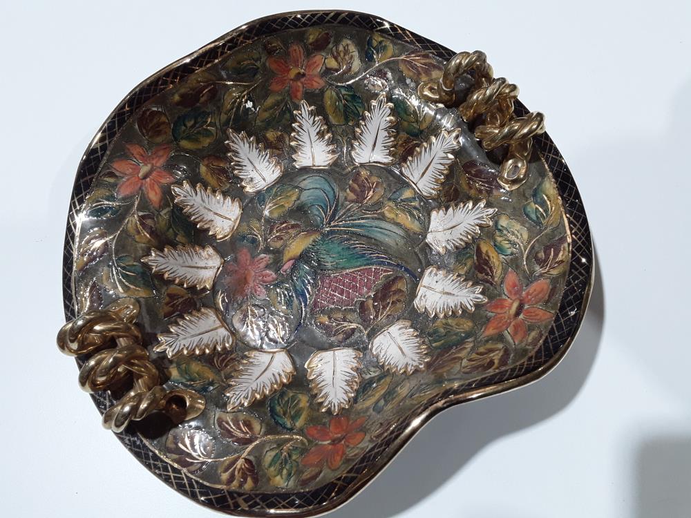 PLAT EN FAIENCE BEQUET
