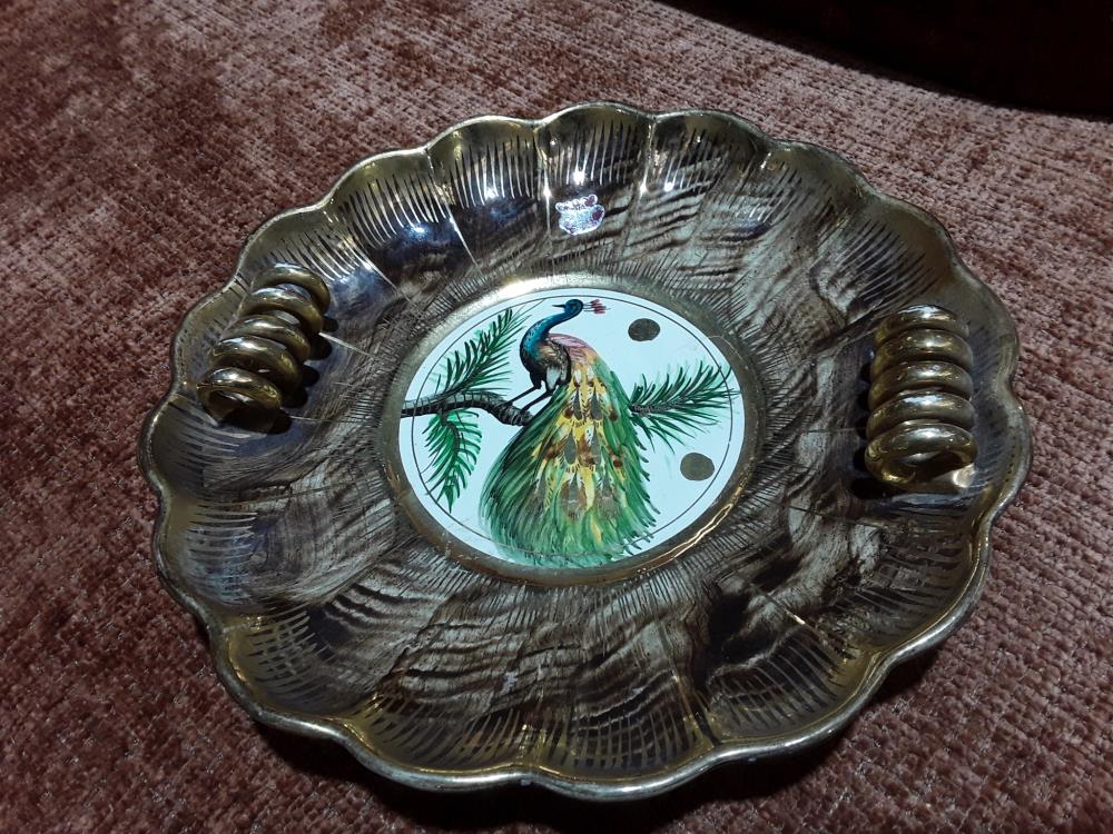 PLAT EN FAIENCE BEQUET