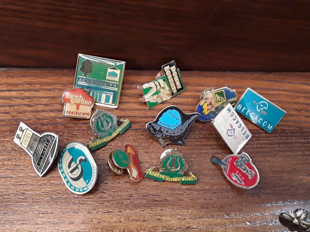 COLLECTION DE PIN'S 