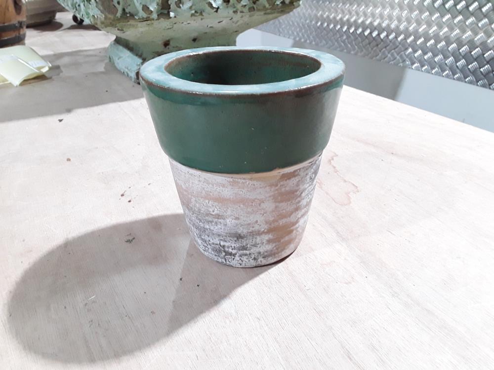 CACHE POT 
