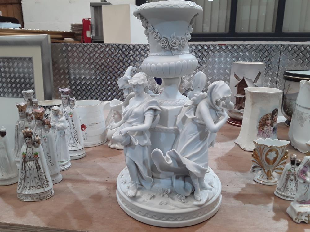 CENTRE DE TABLE EN PORCELAINE BLANCHE TENDRE FIN 19 EME LES 4 SAISONS 