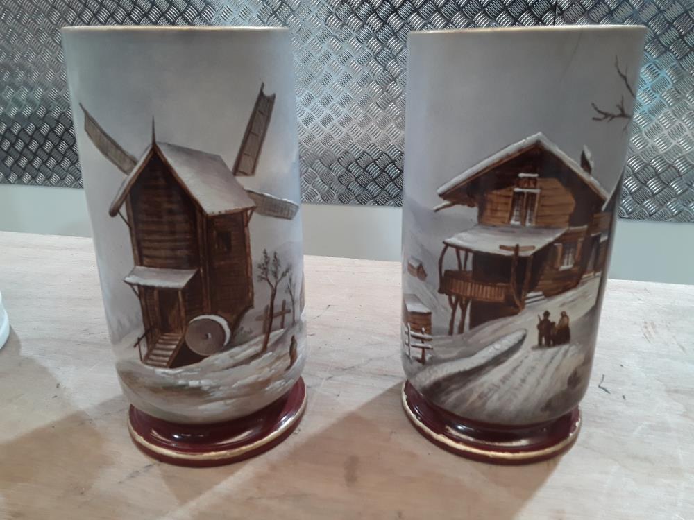 PAIRE DE VASES EN FAIENCE DECOR HIVERNAL 